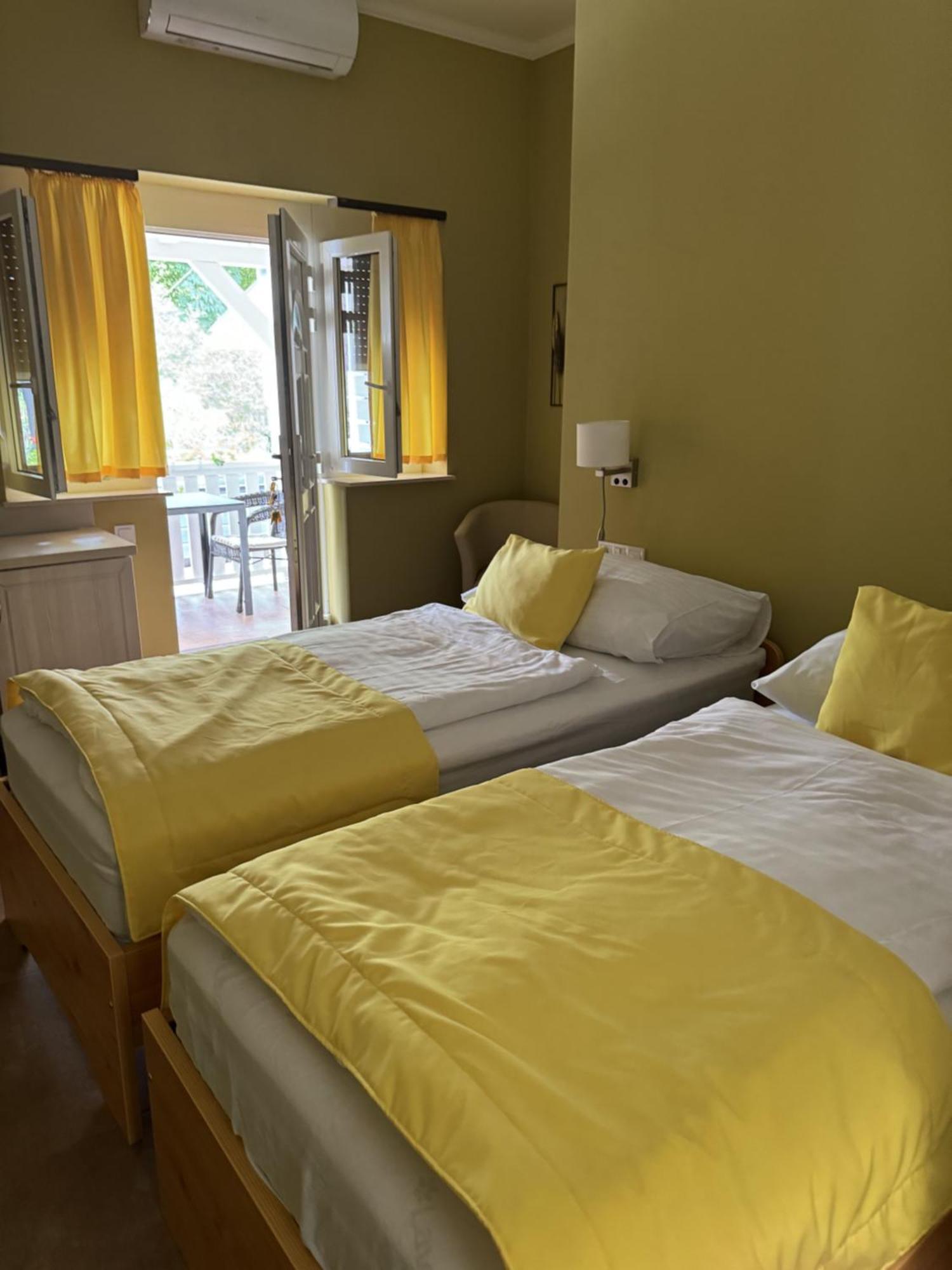 Szem-S Vendeghaz Hotel Balatonszemes Bagian luar foto